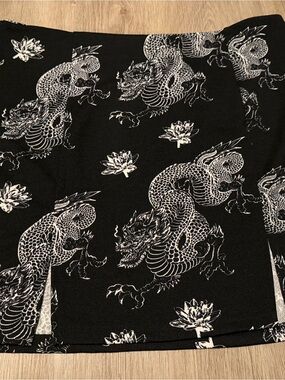 SHEIN Black Dragon Print Women’s Shorts